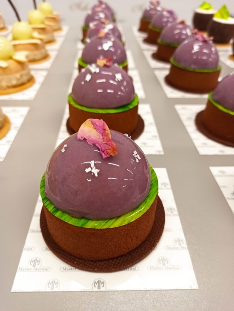 Miral polewa lustrzana marakuja passion fruit-  przykładowe zastosowanie wykonano w centrum Kreacji Master Martini
