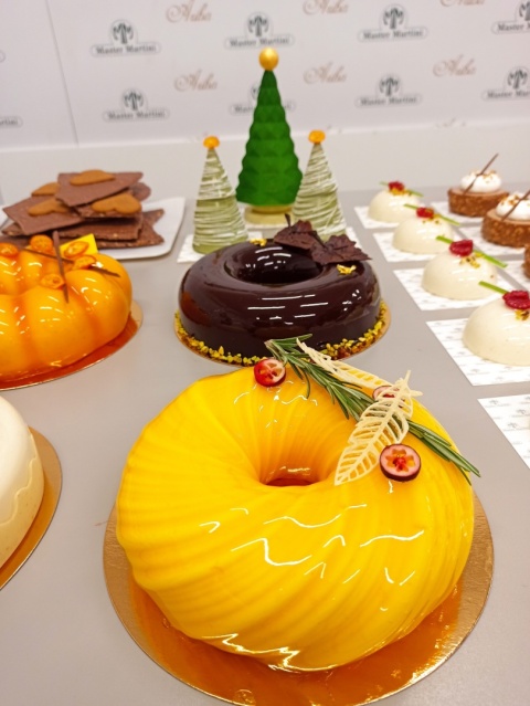 Miral polewa lustrzana marakuja passion fruit-  przykładowe zastosowanie wykonano w centrum Kreacji Master Martini